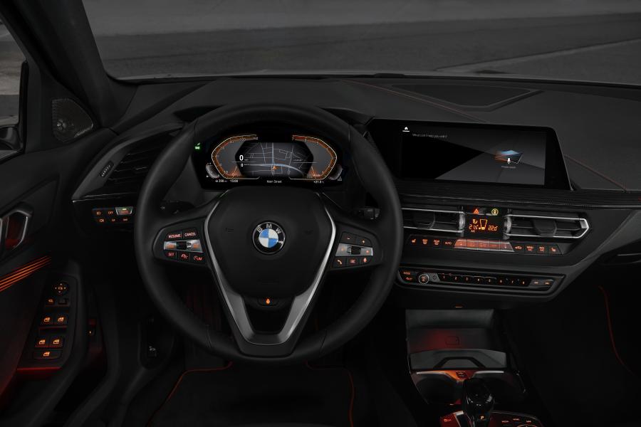 Торпедо BMW 118i Sportline (F40) 2019 года  (WW) (фото 38 из 81)